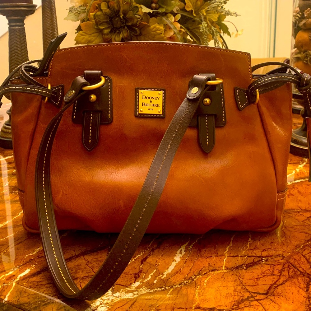 Dooney & Bourke ladies Handbag